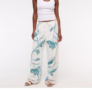 Nwt Abercrombie wide leg drapey pants small short